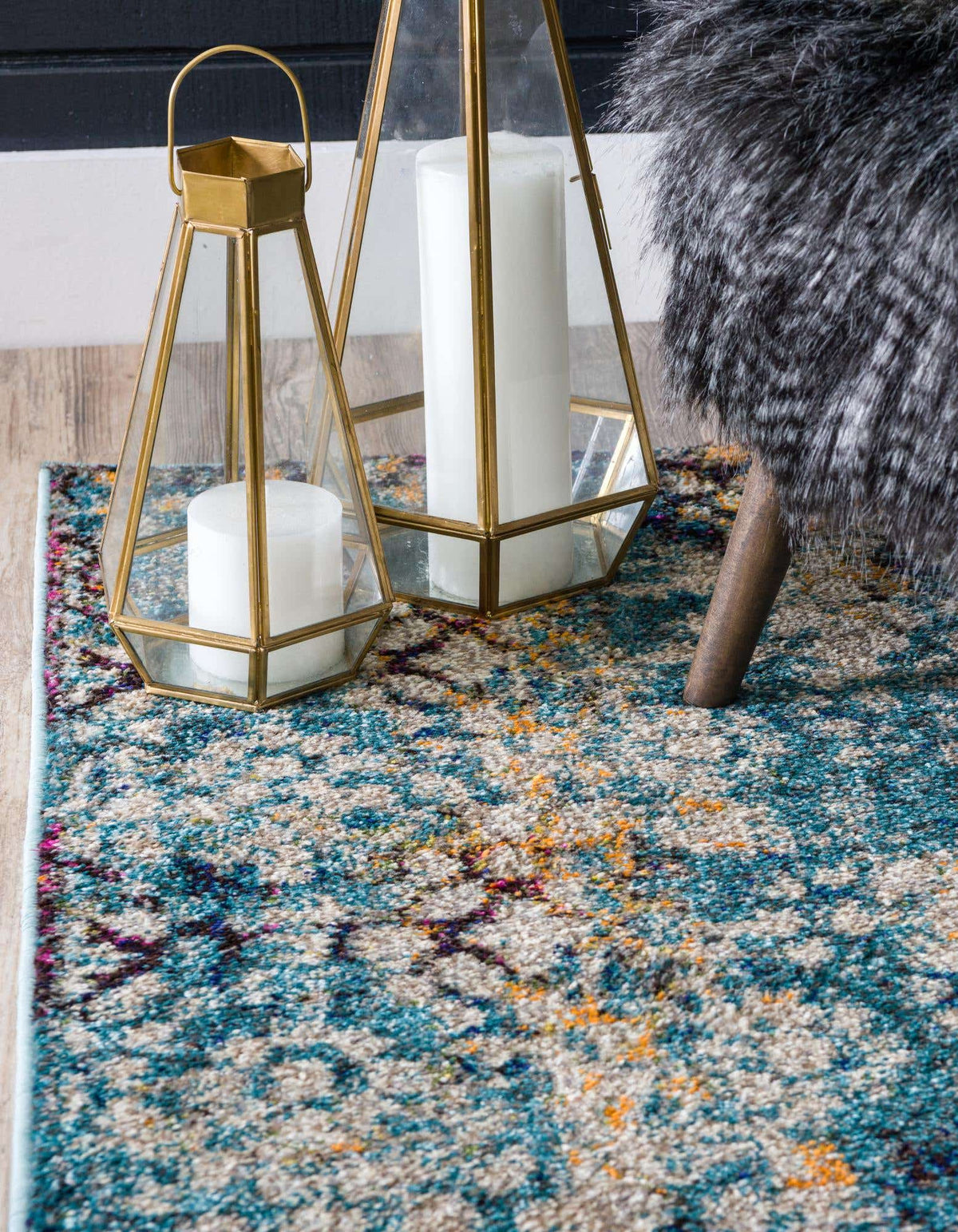 Kunstfaser Teppich Glitter in Blau von Hadorn™ - Lifestyle Image