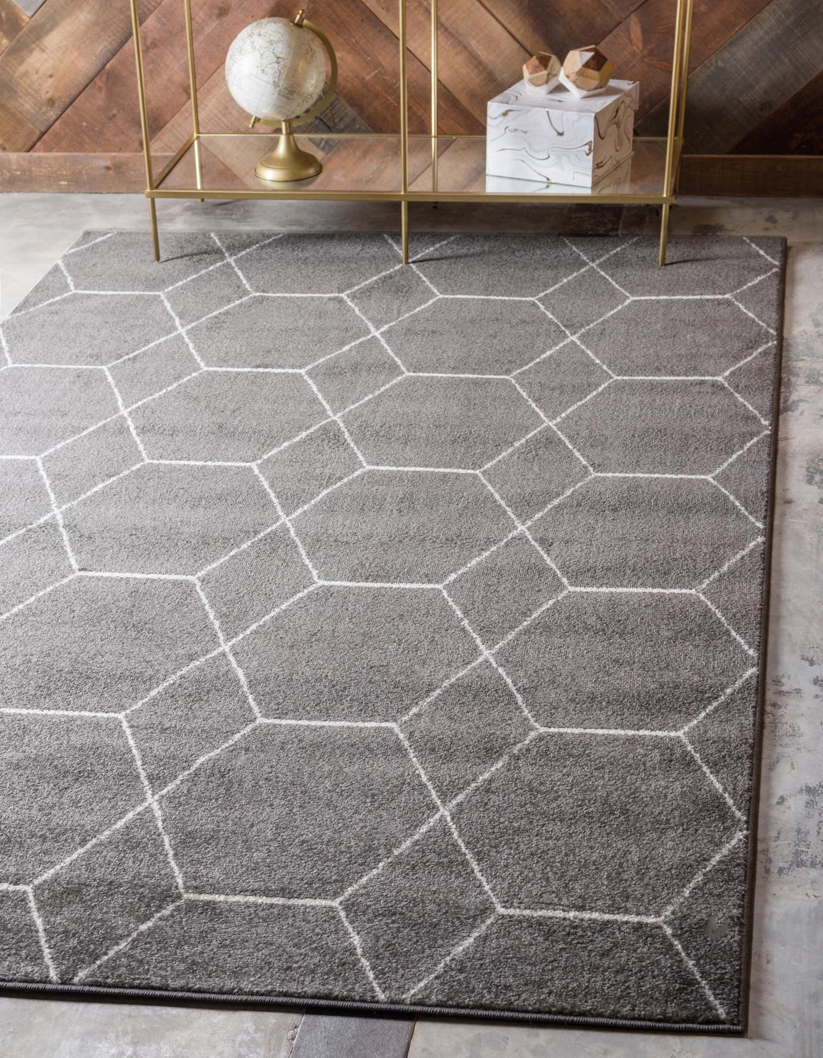 Rechteck Teppich Trellis Frieze in Dunkelgrau von Hadorn™ - Lifestyle Image