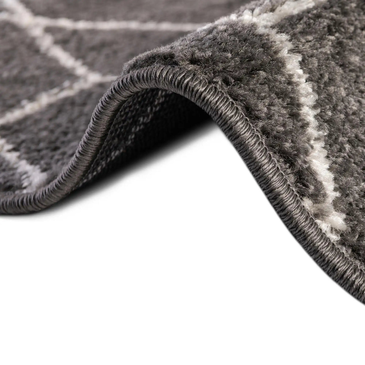 Rechteck Teppich Trellis Frieze in Dunkelgrau von Hadorn™ - Lifestyle Image