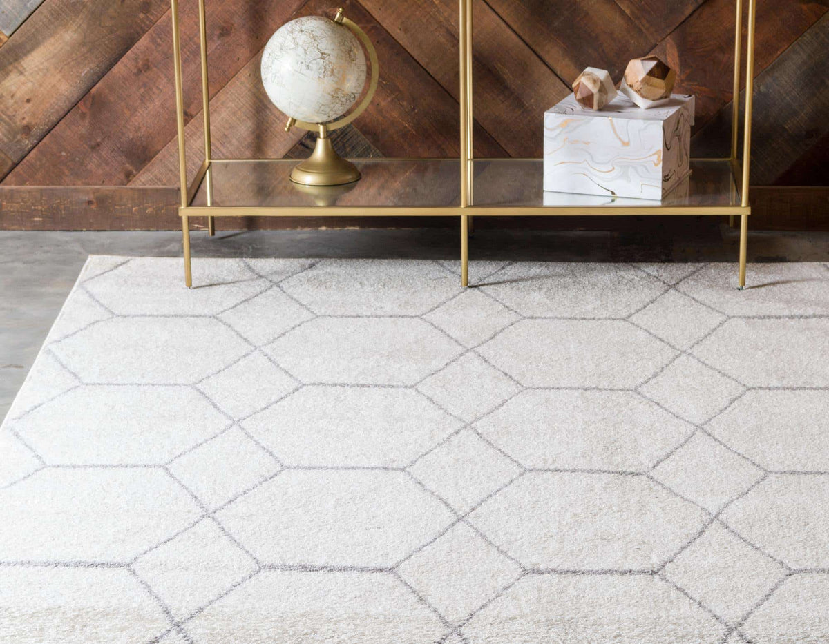 Rechteck Teppich Trellis Frieze in Beige von Hadorn™ - Lifestyle Image