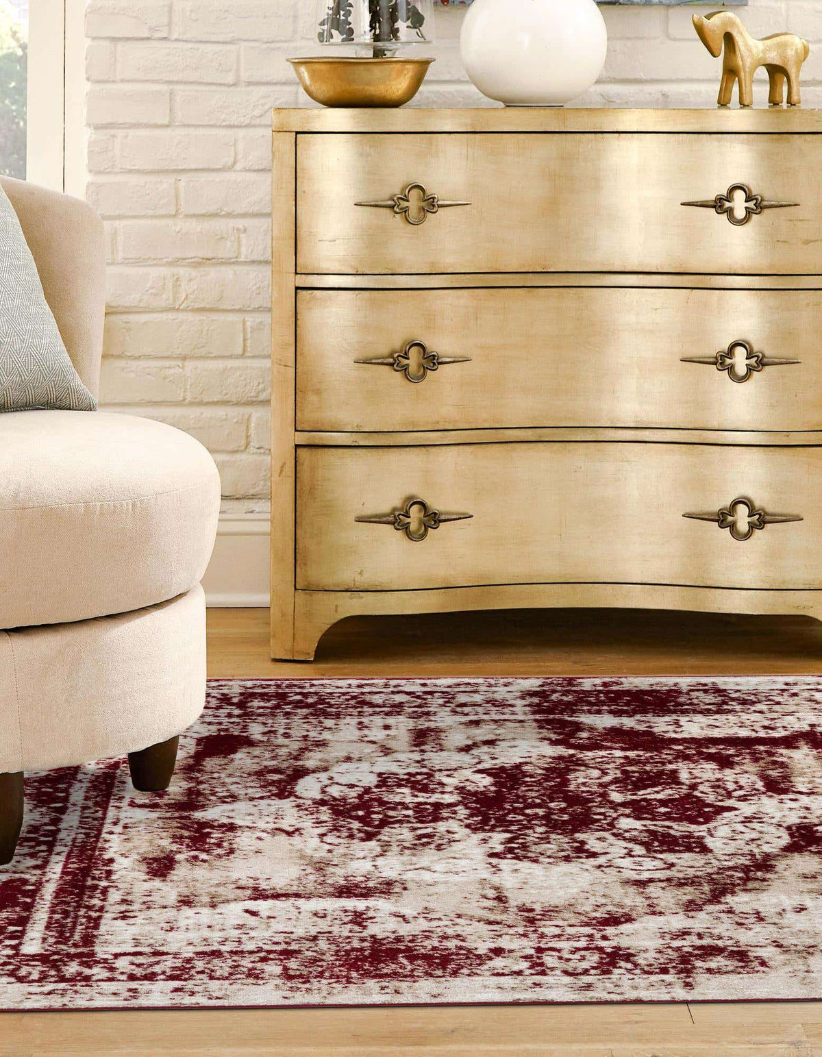 Quadratisch Teppich Monaco in Burgund von Hadorn™ - Lifestyle Image