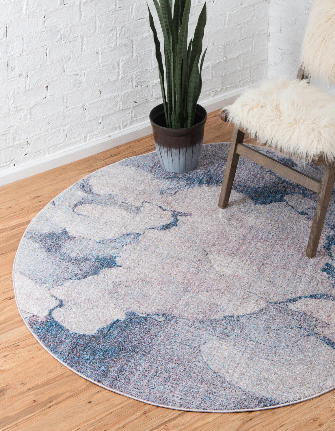 Rund Teppich Prism in Blau von Hadorn™ - Lifestyle Image