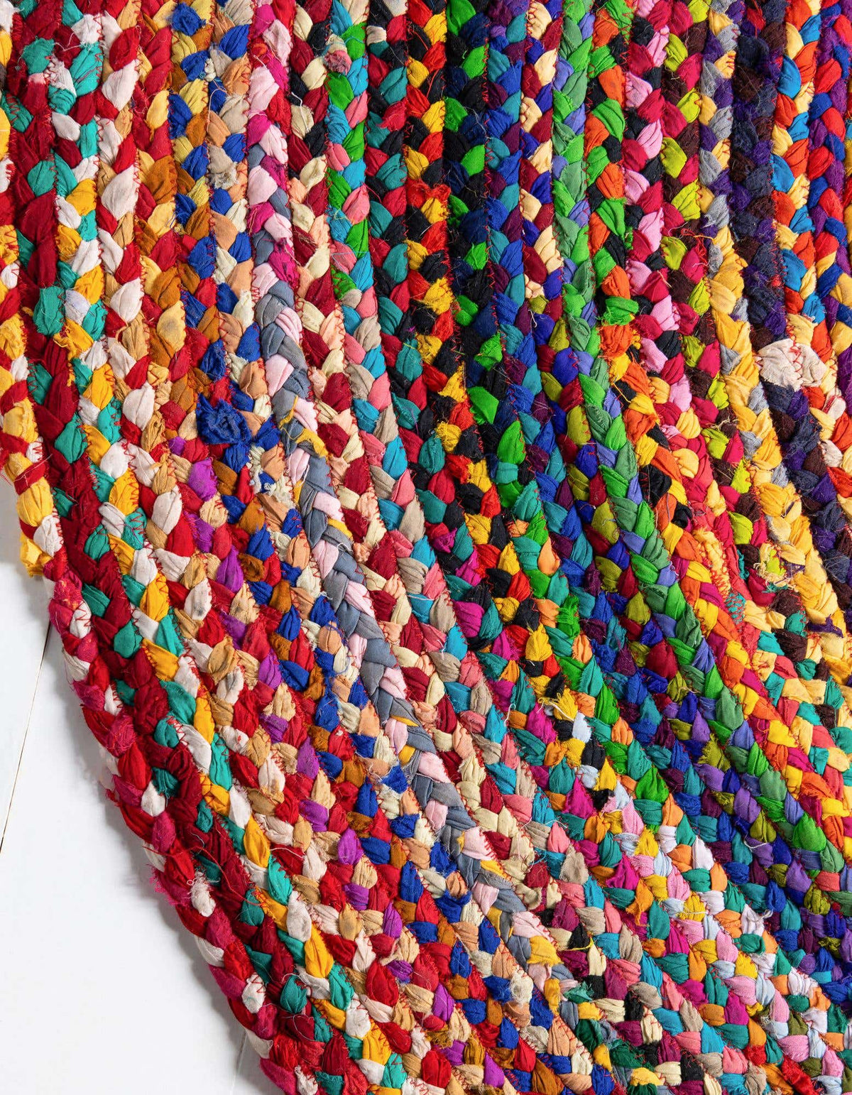 Rund Teppich Braided Chindi in Mehrfarbig von Hadorn™ - Lifestyle Image
