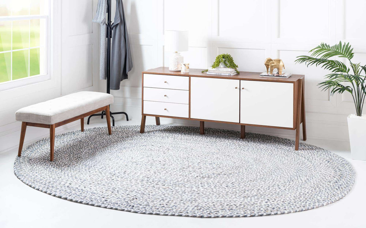 Oval Teppich Braided Chindi in Grau von Hadorn™ - Lifestyle Image