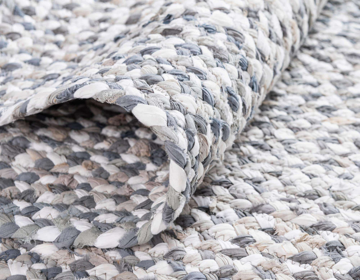 Oval Teppich Braided Chindi in Grau von Hadorn™ - Lifestyle Image