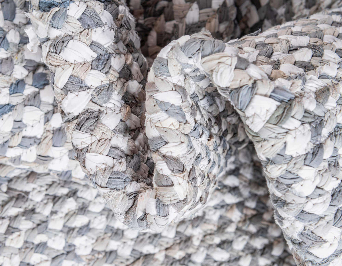 Oval Teppich Braided Chindi in Grau von Hadorn™ - Lifestyle Image