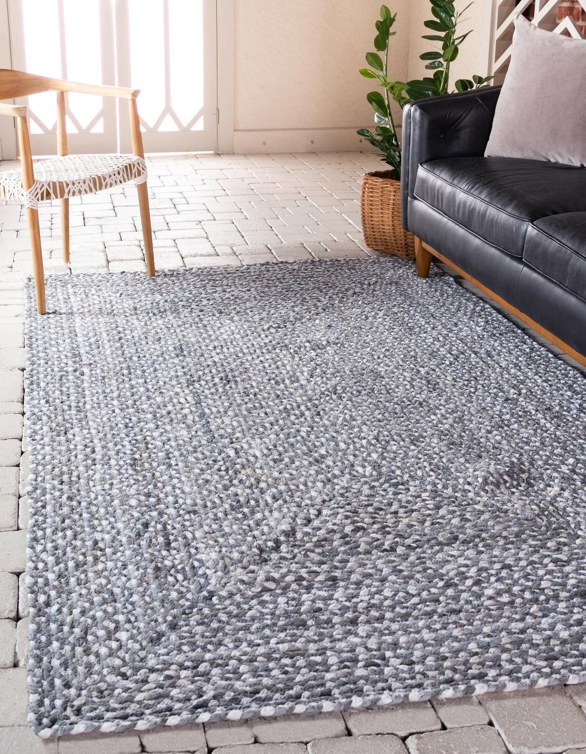 Rechteck Teppich Braided Chindi in Grau von Hadorn™ - Lifestyle Image