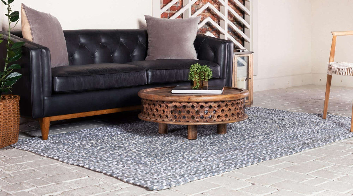 Rechteck Teppich Braided Chindi in Grau von Hadorn™ - Lifestyle Image