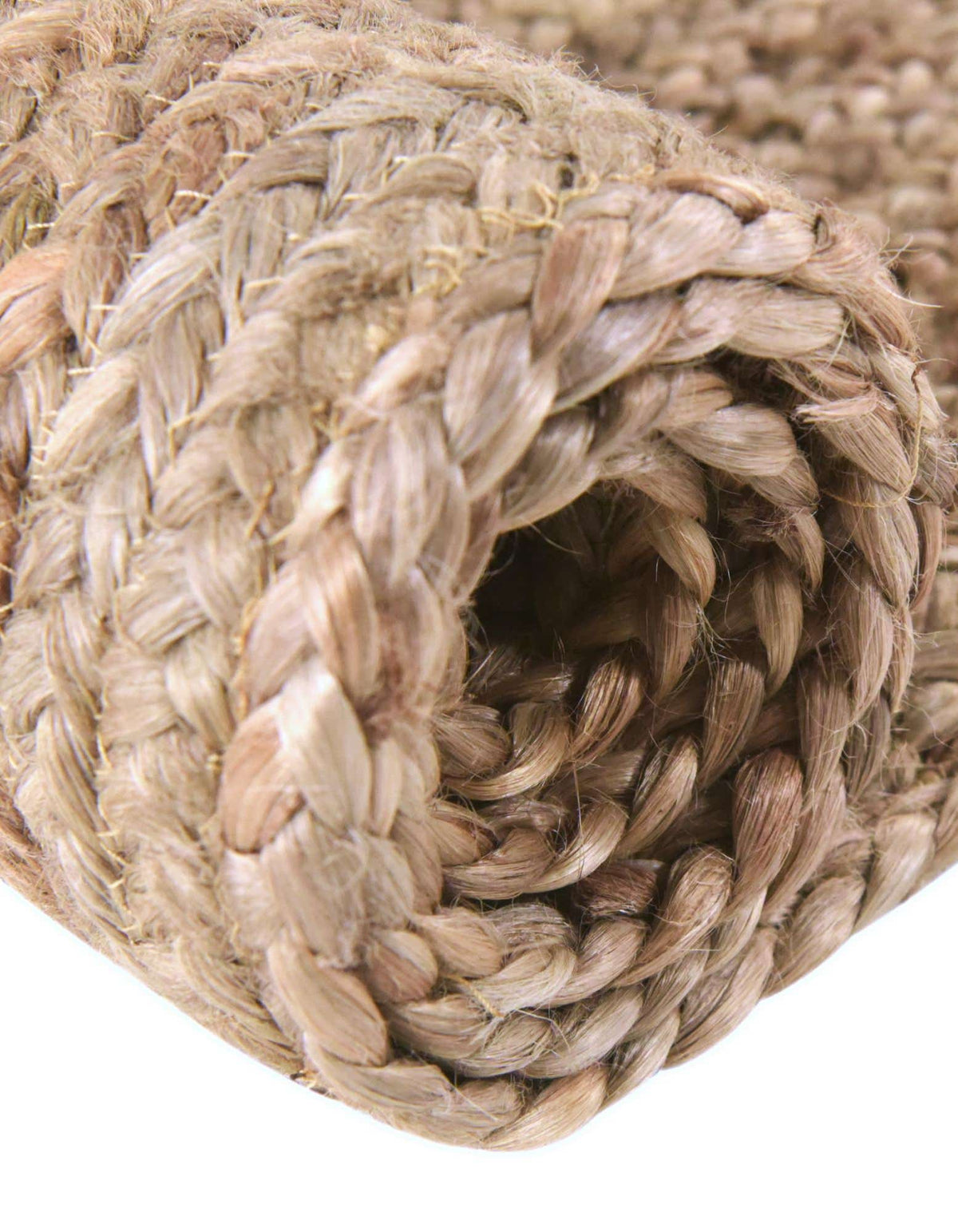 Rund Handgeflochten Teppich Braided Jute in Natürlich von Hadorn™ - Lifestyle Image