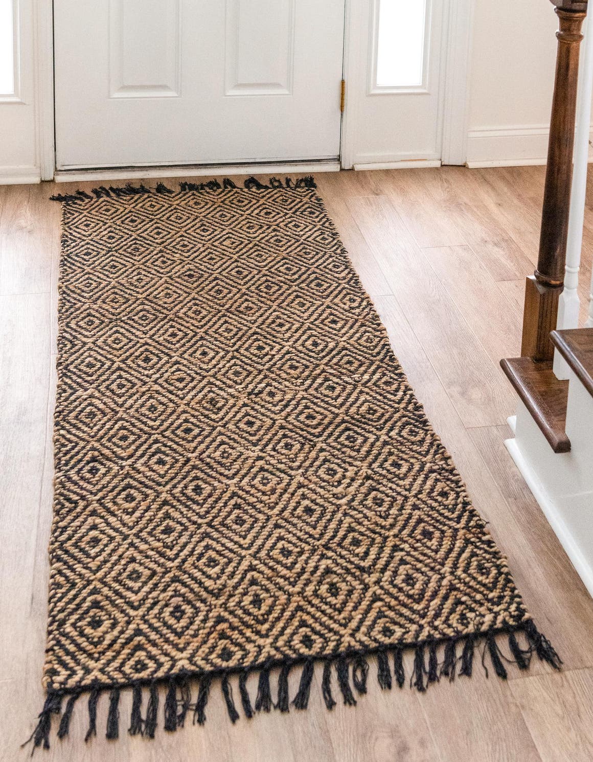 Läufer Teppich Braided Jute in Schwarz von Hadorn™ - Lifestyle Image