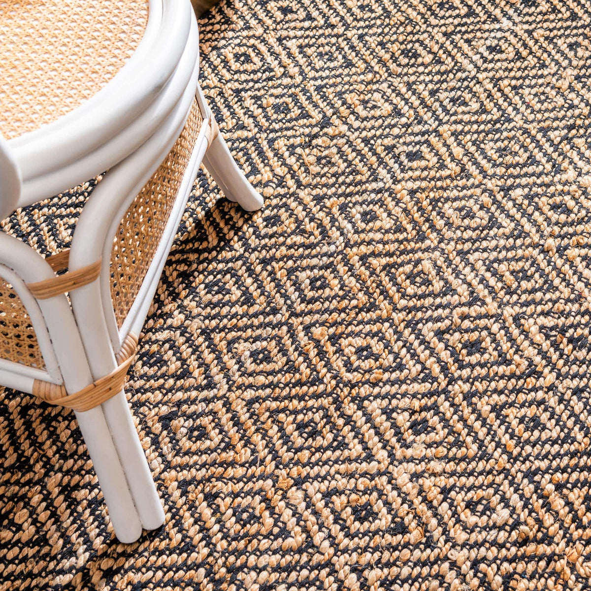 Läufer Teppich Braided Jute in Schwarz von Hadorn™ - Lifestyle Image