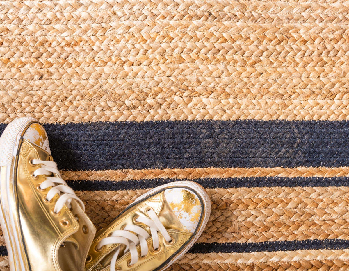 Rechteck Teppich Braided Jute in Blau von Hadorn™ - Lifestyle Image