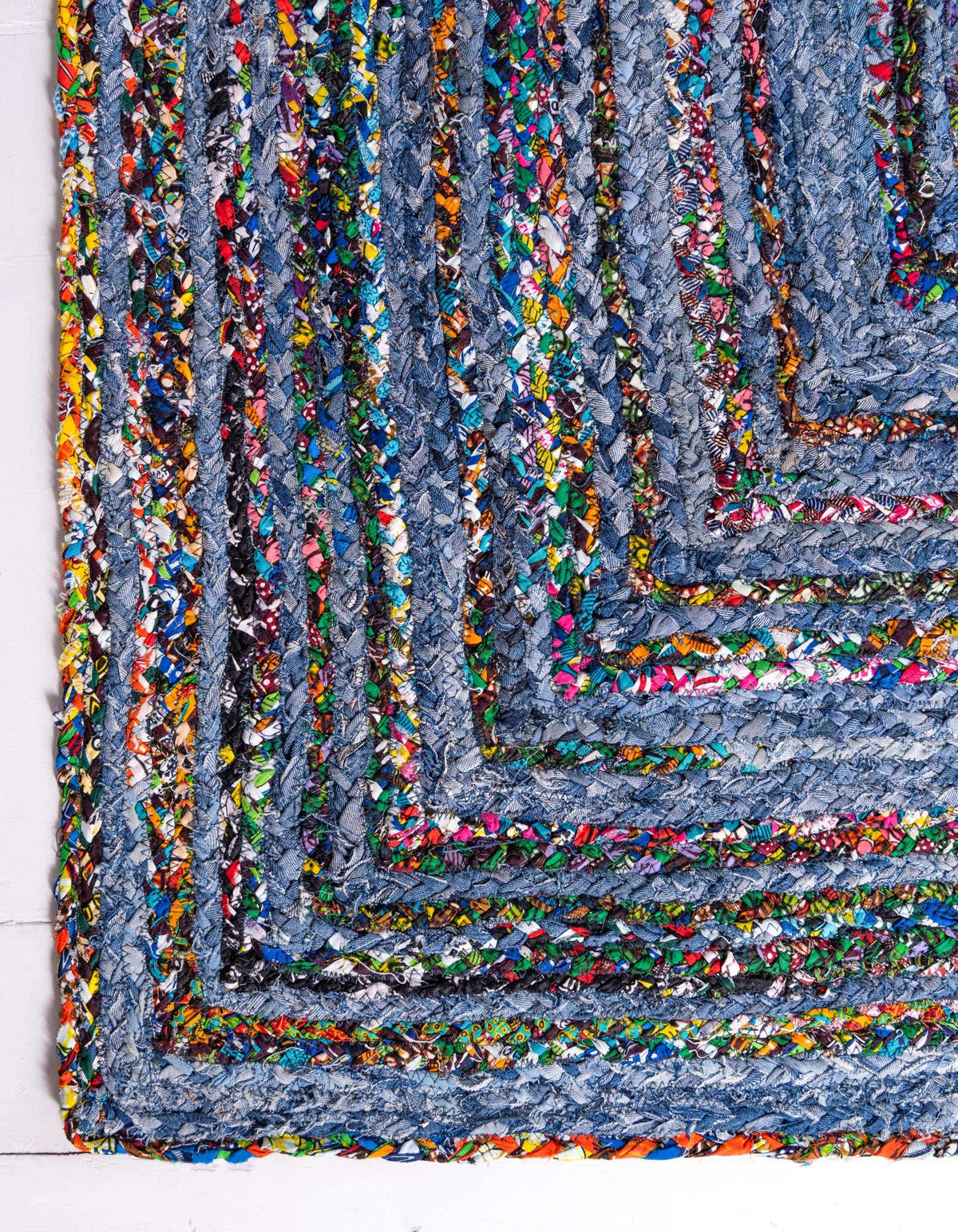 Rechteck Teppich Braided Chindi in Mehrfarbig von Hadorn™ - Lifestyle Image