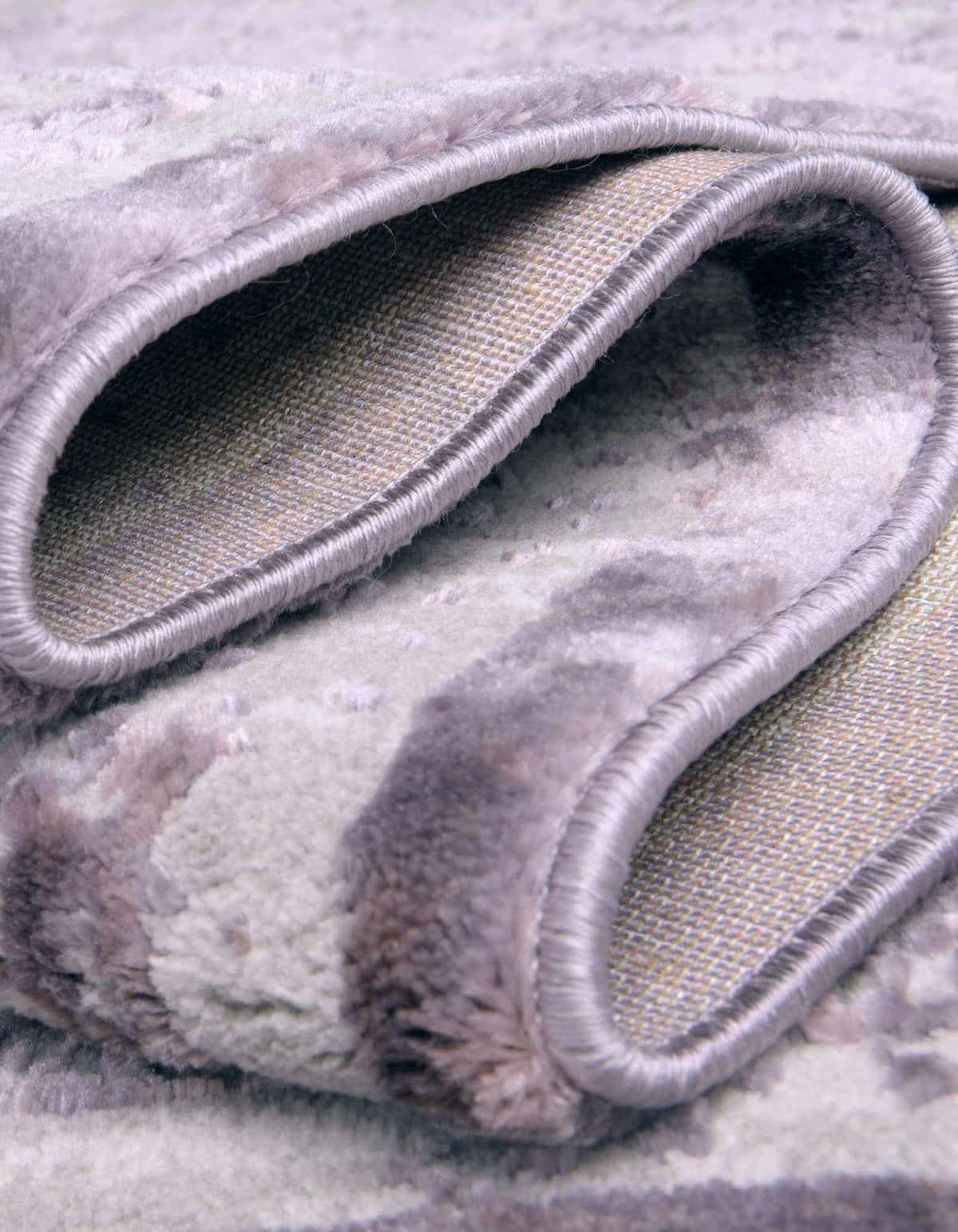 Rechteck Teppich Chesterfield in Violett von Hadorn™ - Lifestyle Image