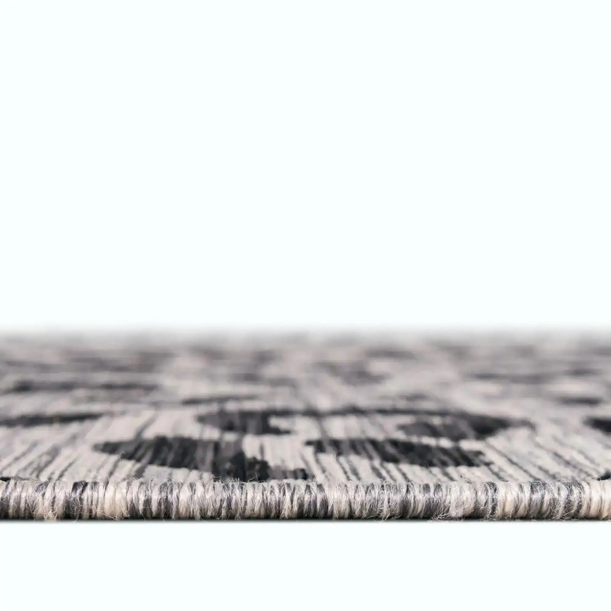 Rechteck Outdoor Teppich Outdoor Safari in Hellgrau von Hadorn™ - Lifestyle Image