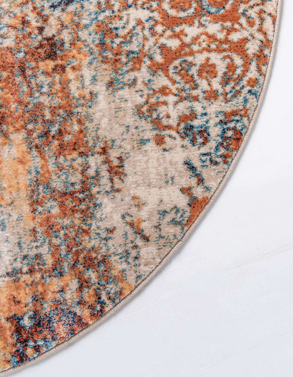 Rund Teppich Ethereal in Rot von Hadorn™ - Lifestyle Image
