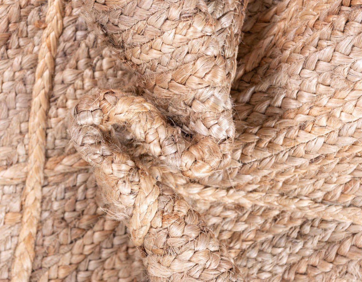 Rechteck Teppich Braided Jute in Natürlich von Hadorn™ - Lifestyle Image