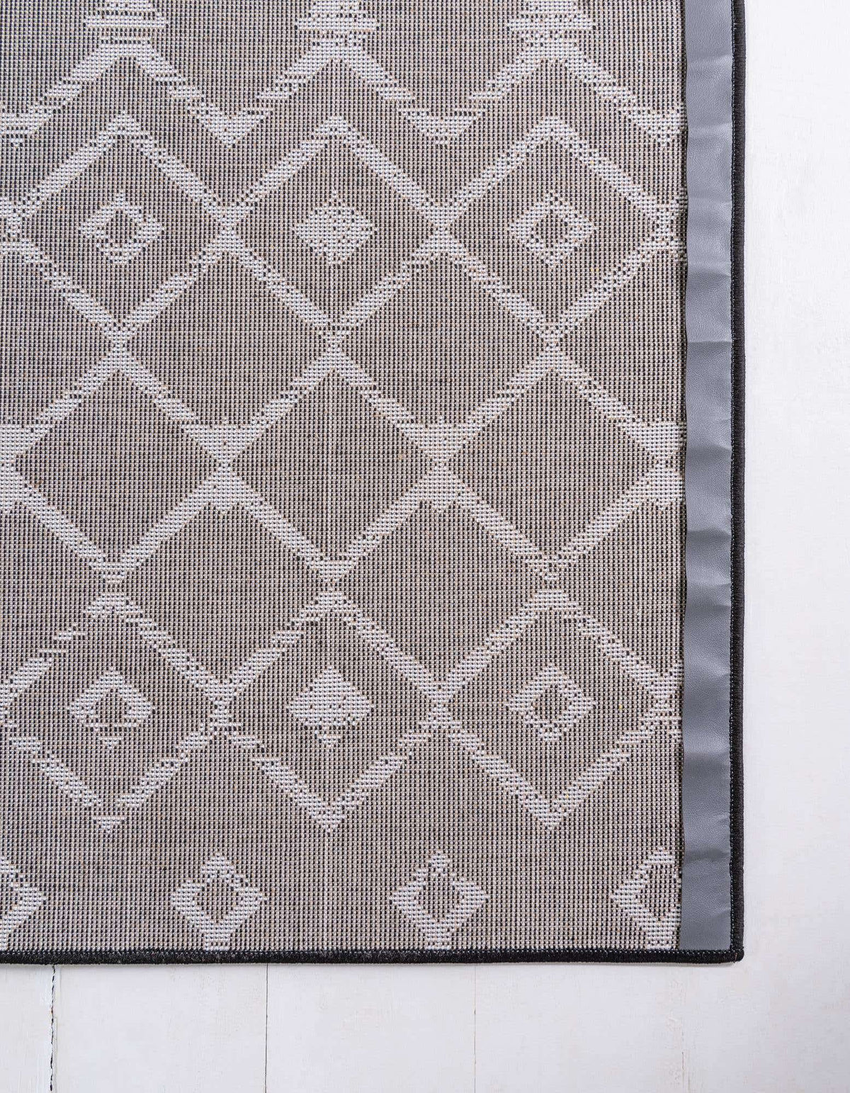 Rechteck Teppich Kasbah Trellis in Schwarz von Hadorn™ - Lifestyle Image