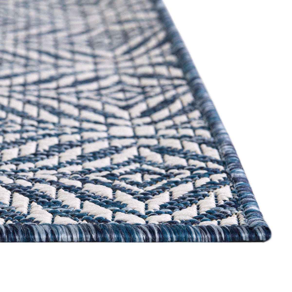 Rechteck Outdoor Teppich Outdoor Trellis in Blau von Hadorn™ - Lifestyle Image