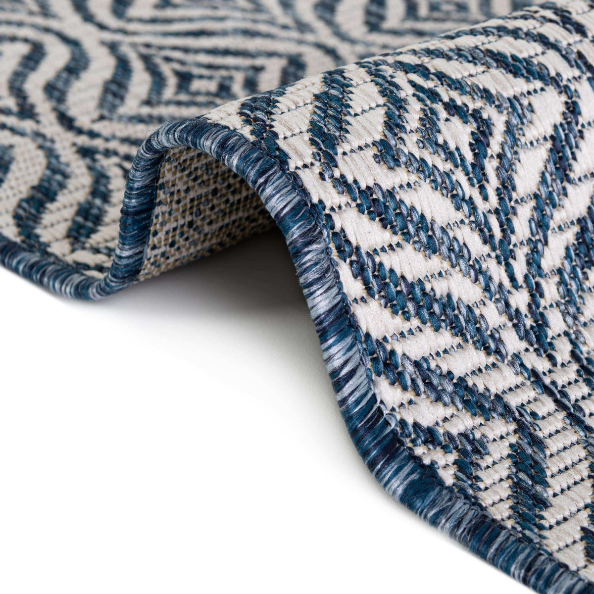 Rechteck Outdoor Teppich Outdoor Trellis in Blau von Hadorn™ - Lifestyle Image