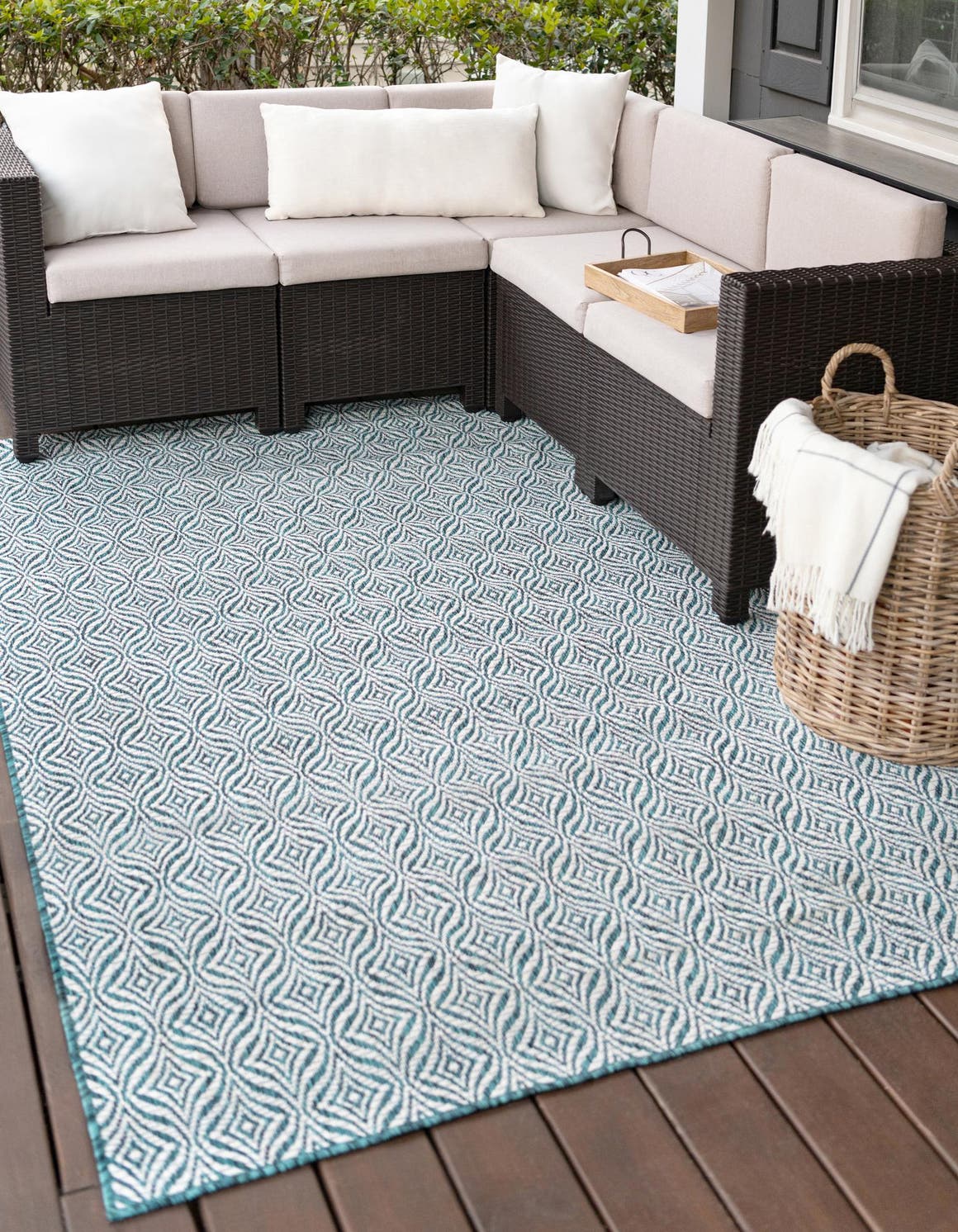 Rechteck Outdoor Teppich Outdoor Trellis in Grün von Hadorn™ - Lifestyle Image