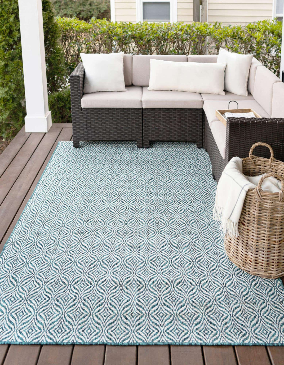 Rechteck Outdoor Teppich Outdoor Trellis in Grün von Hadorn™ - Lifestyle Image