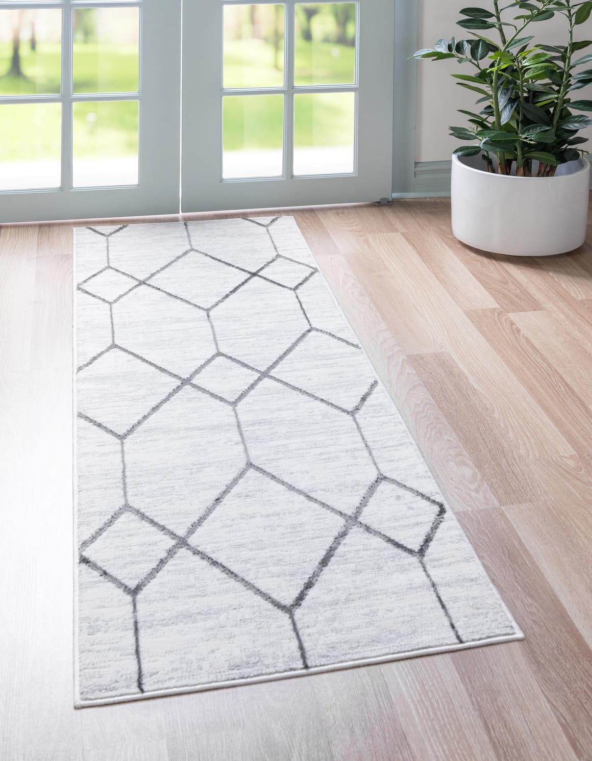 Läufer Teppich Lattice Trellis in Weiss von Hadorn™ - Lifestyle Image