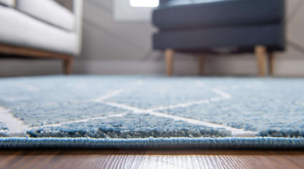 Läufer Teppich Lattice Trellis in Blau von Hadorn™ - Lifestyle Image