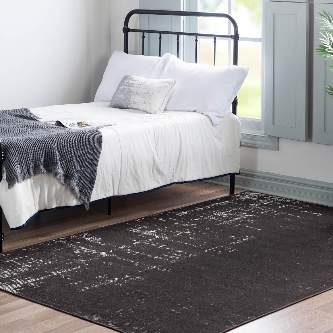 Rechteck Teppich Valencia in Holzkohle von Hadorn™ - Lifestyle Image