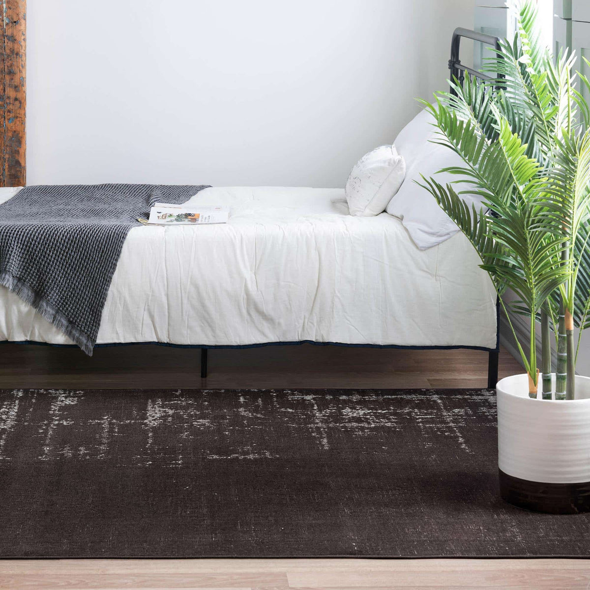 Rechteck Teppich Valencia in Holzkohle von Hadorn™ - Lifestyle Image