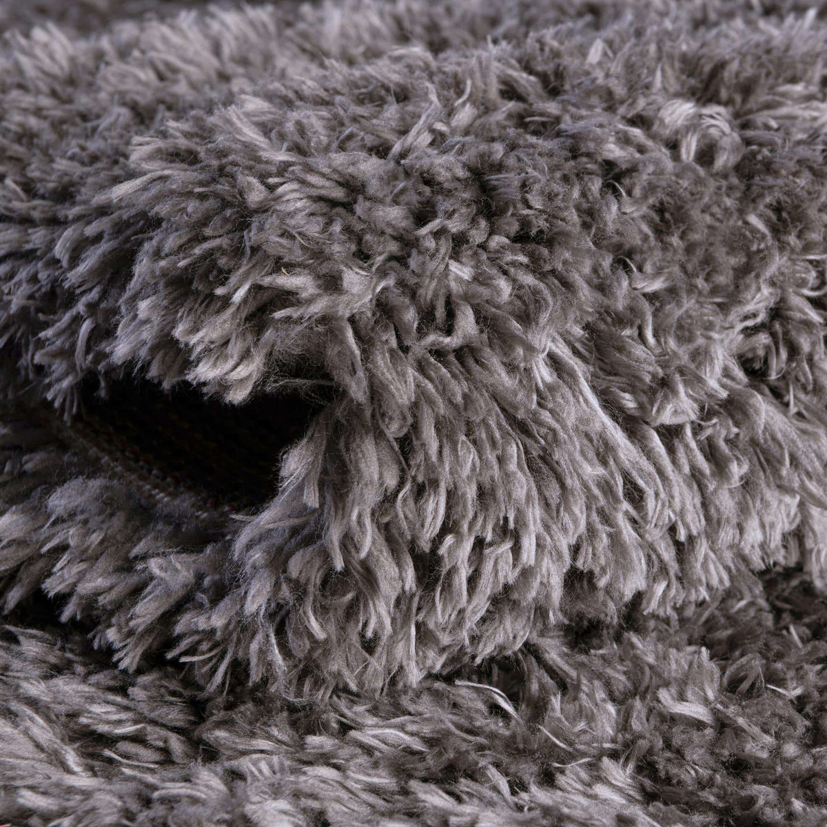 Rechteck Hochflorteppich Infinity Shag in Grau von Hadorn™ - Lifestyle Image