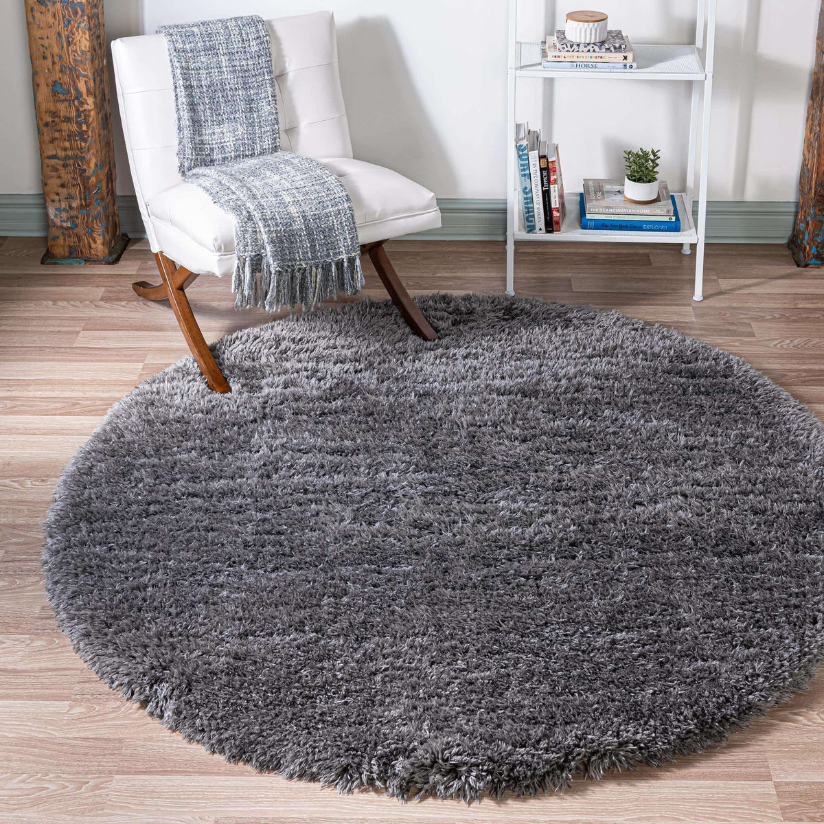 Rund Hochflorteppich Infinity Shag in Grau von Hadorn™ - Lifestyle Image