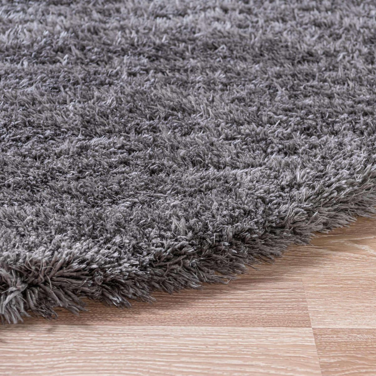 Rund Hochflorteppich Infinity Shag in Grau von Hadorn™ - Lifestyle Image