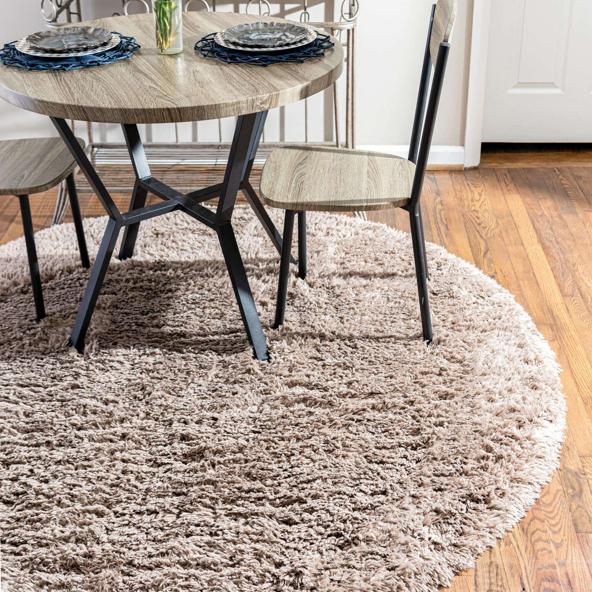 Rund Hochflorteppich Infinity Shag in Grau von Hadorn™ - Lifestyle Image