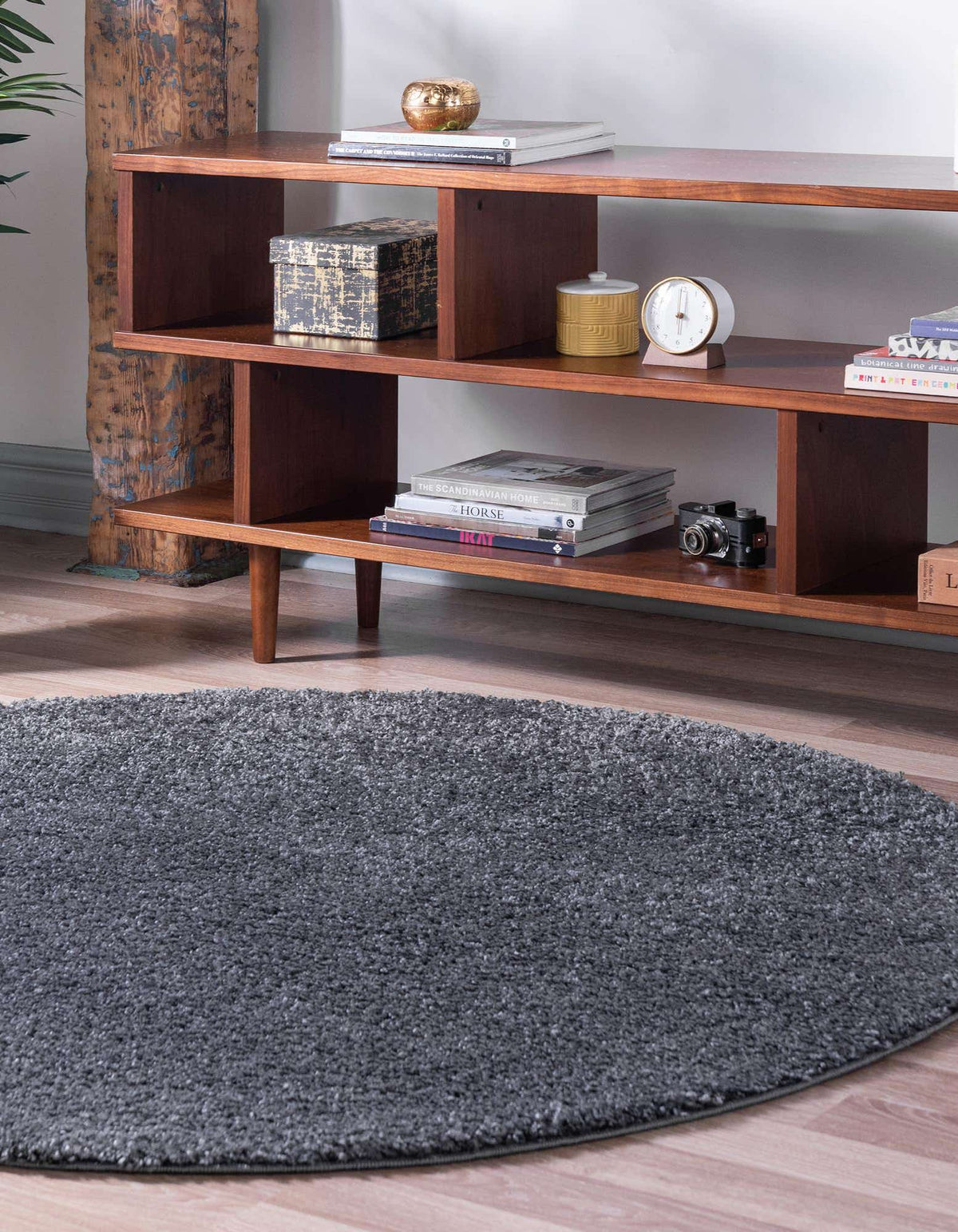 Rund Hochflorteppich Soft Solid Shag in Rauchgrau von Hadorn™ - Lifestyle Image