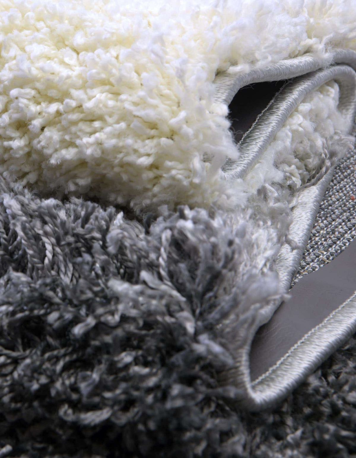 Rund Hochflorteppich Soft Touch Shag in Rauchgrau von Hadorn™ - Lifestyle Image
