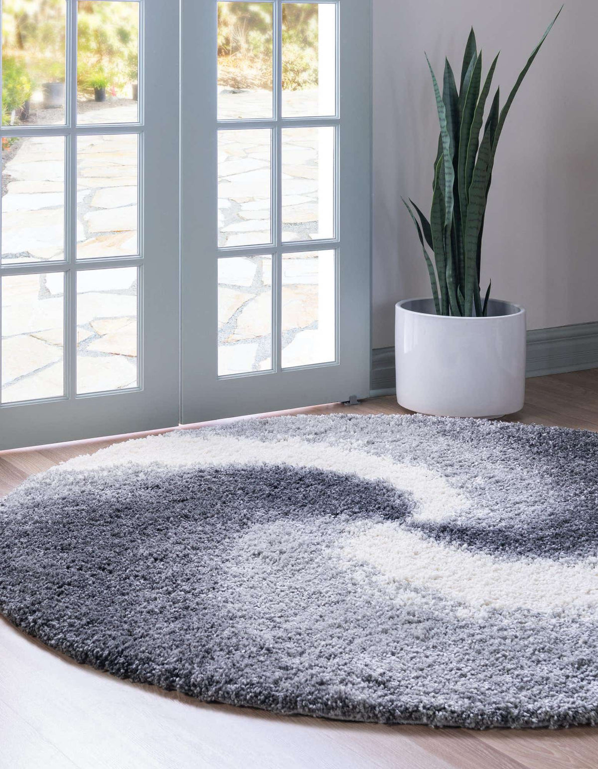 Rund Hochflorteppich Soft Touch Shag in Rauchgrau von Hadorn™ - Lifestyle Image