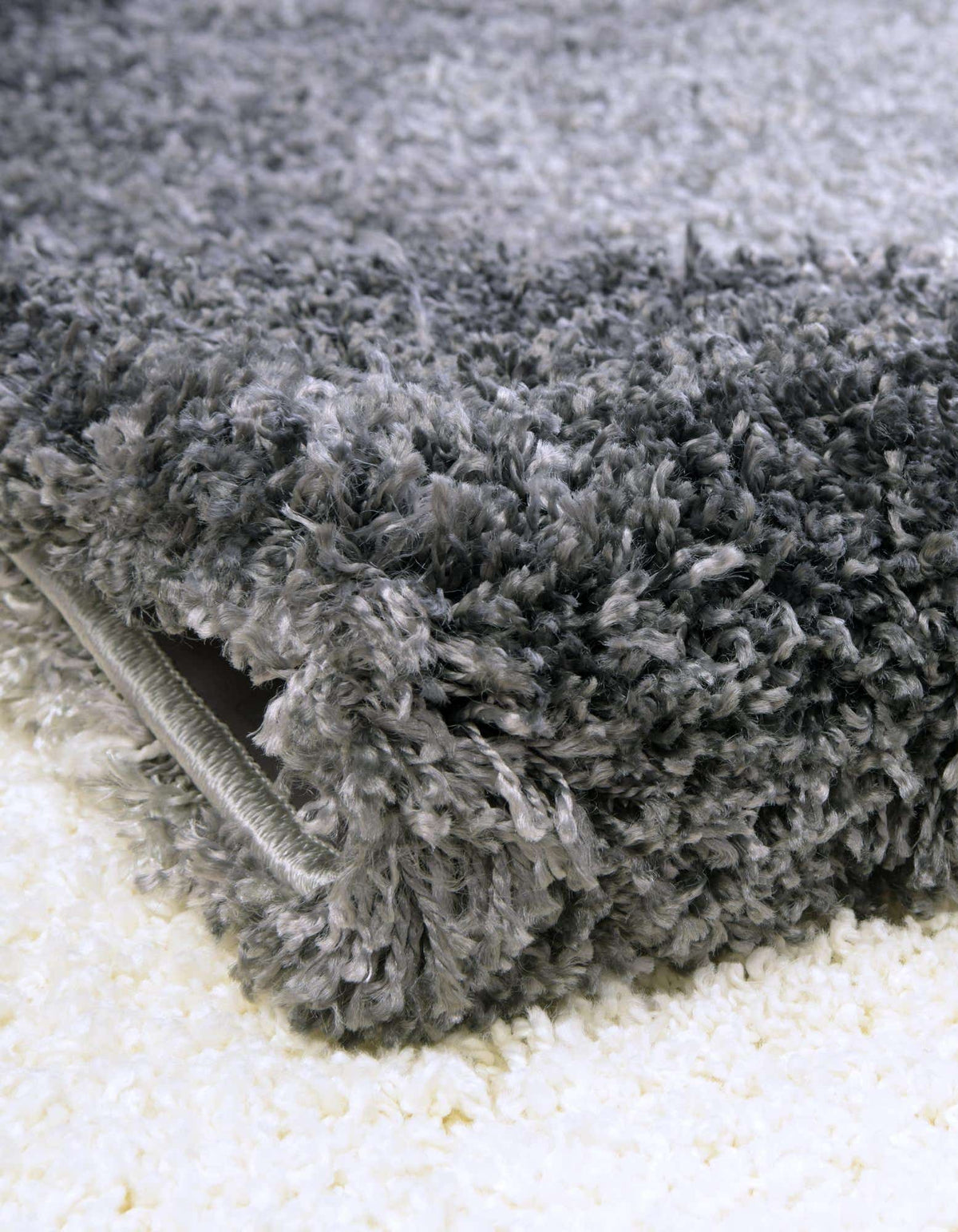 Rund Hochflorteppich Soft Touch Shag in Rauchgrau von Hadorn™ - Lifestyle Image