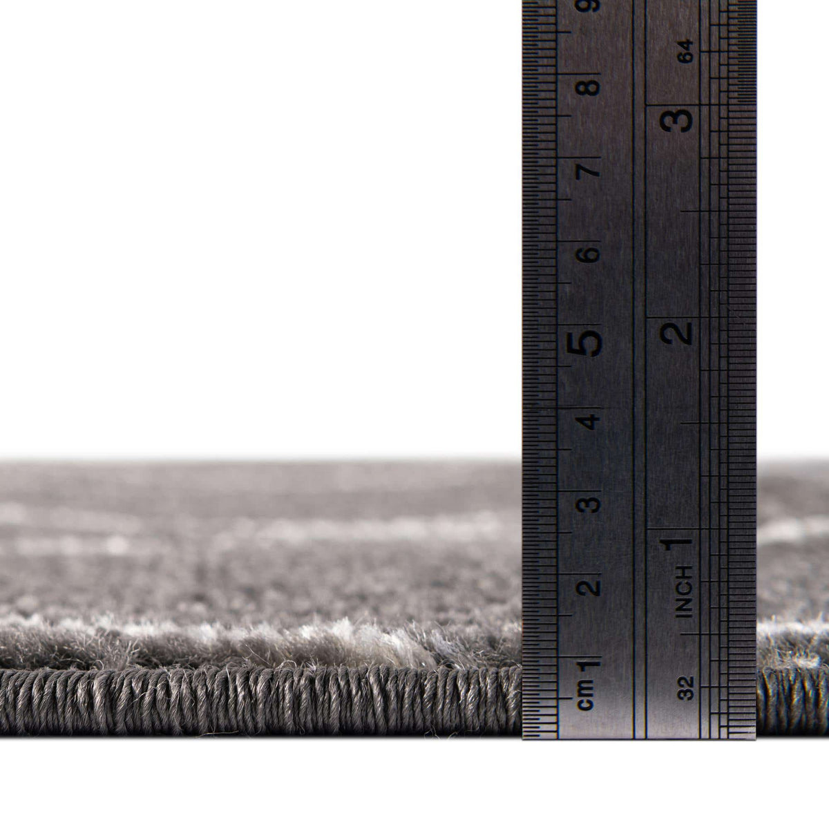 Quadratisch Teppich Trellis Frieze in Dunkelgrau von Hadorn™ - Lifestyle Image