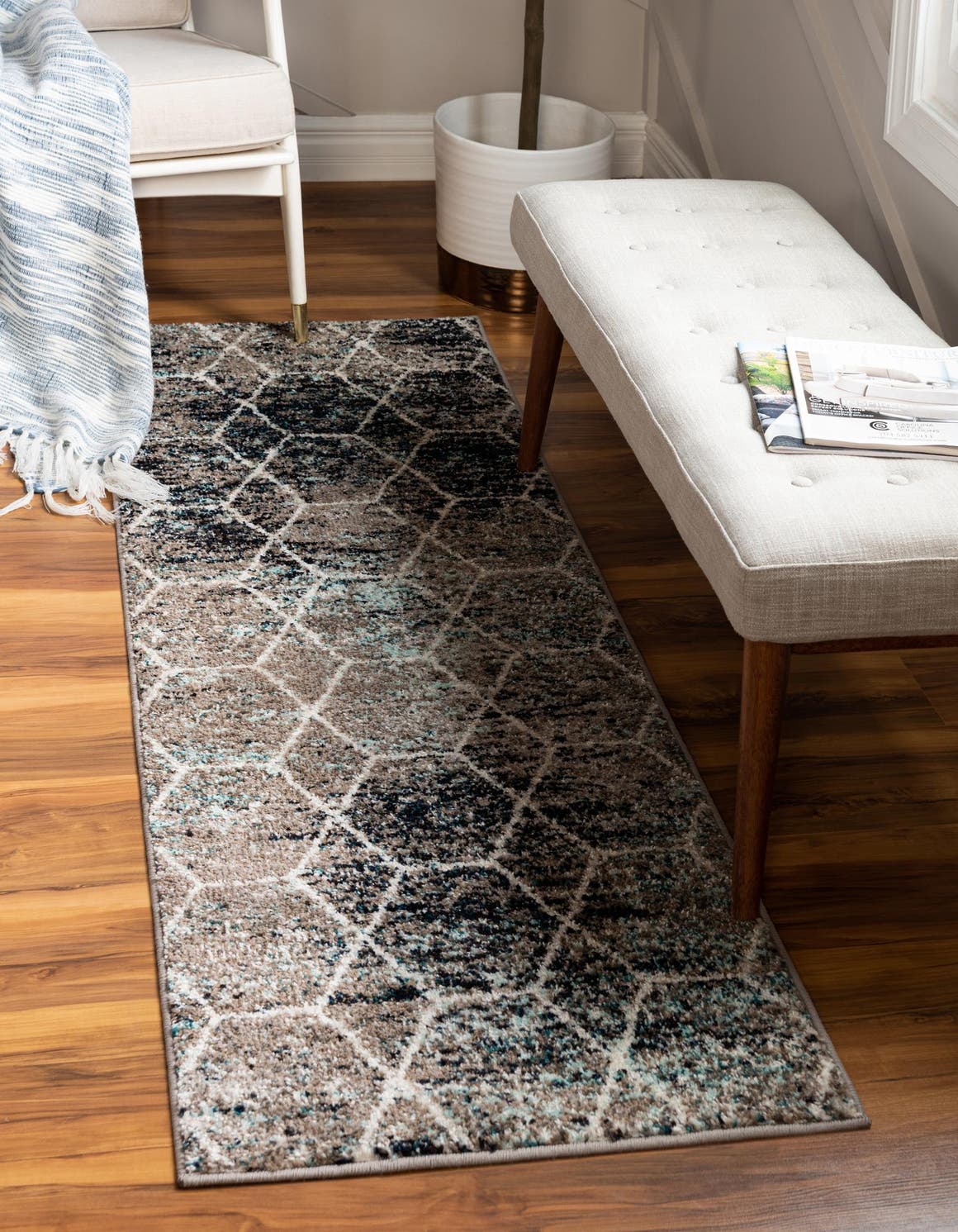 Läufer Teppich Trellis Frieze in Braun von Hadorn™ - Lifestyle Image