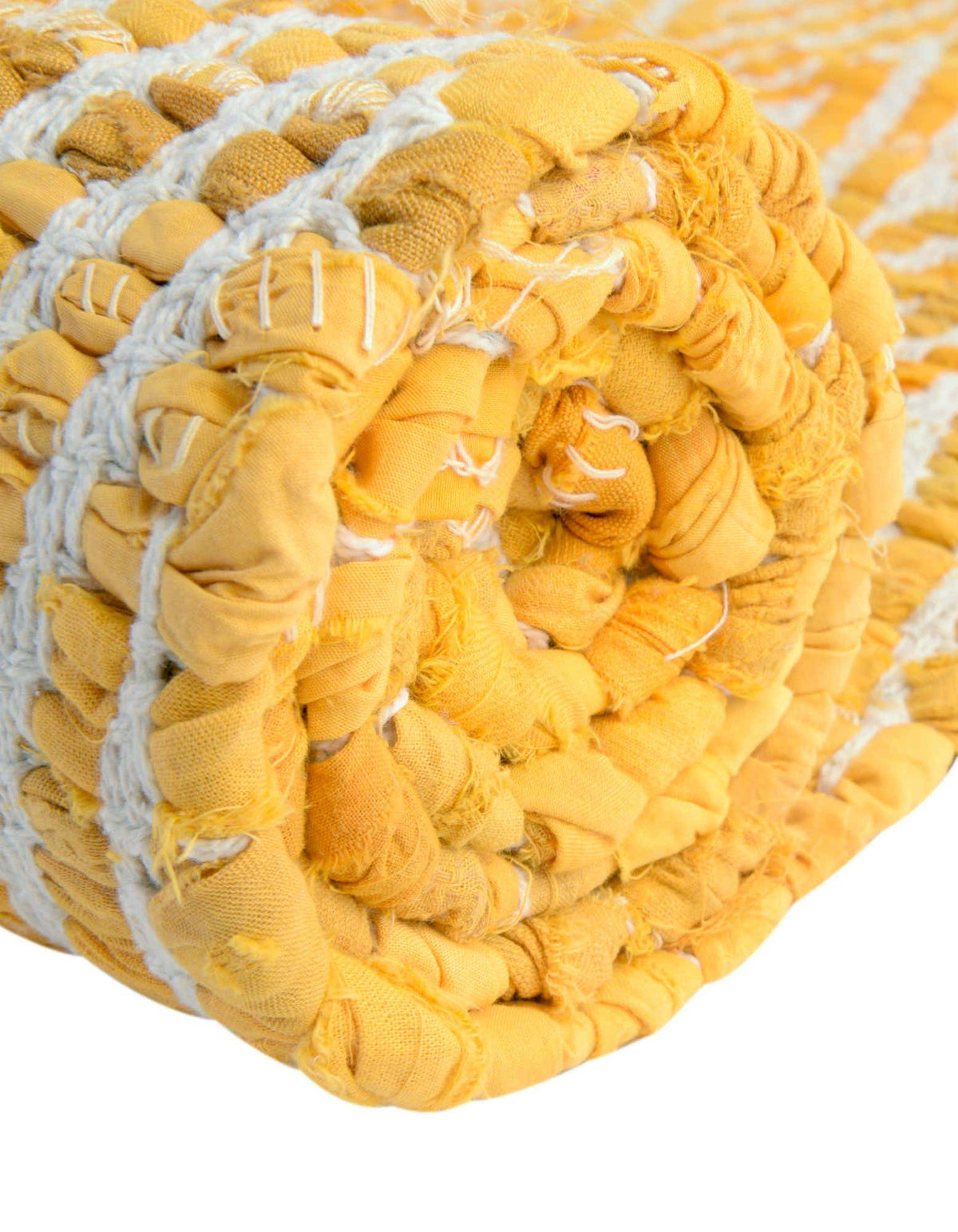 Rechteck Handgeflochten Teppich Chindi Chevron in Gelb von Hadorn™ - Lifestyle Image