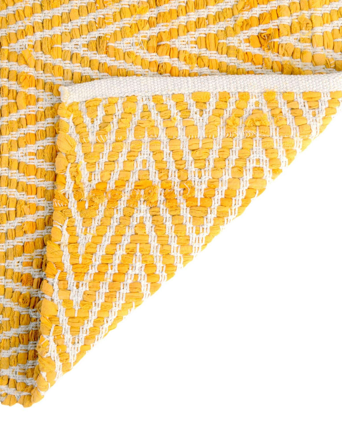 Rechteck Handgeflochten Teppich Chindi Chevron in Gelb von Hadorn™ - Lifestyle Image