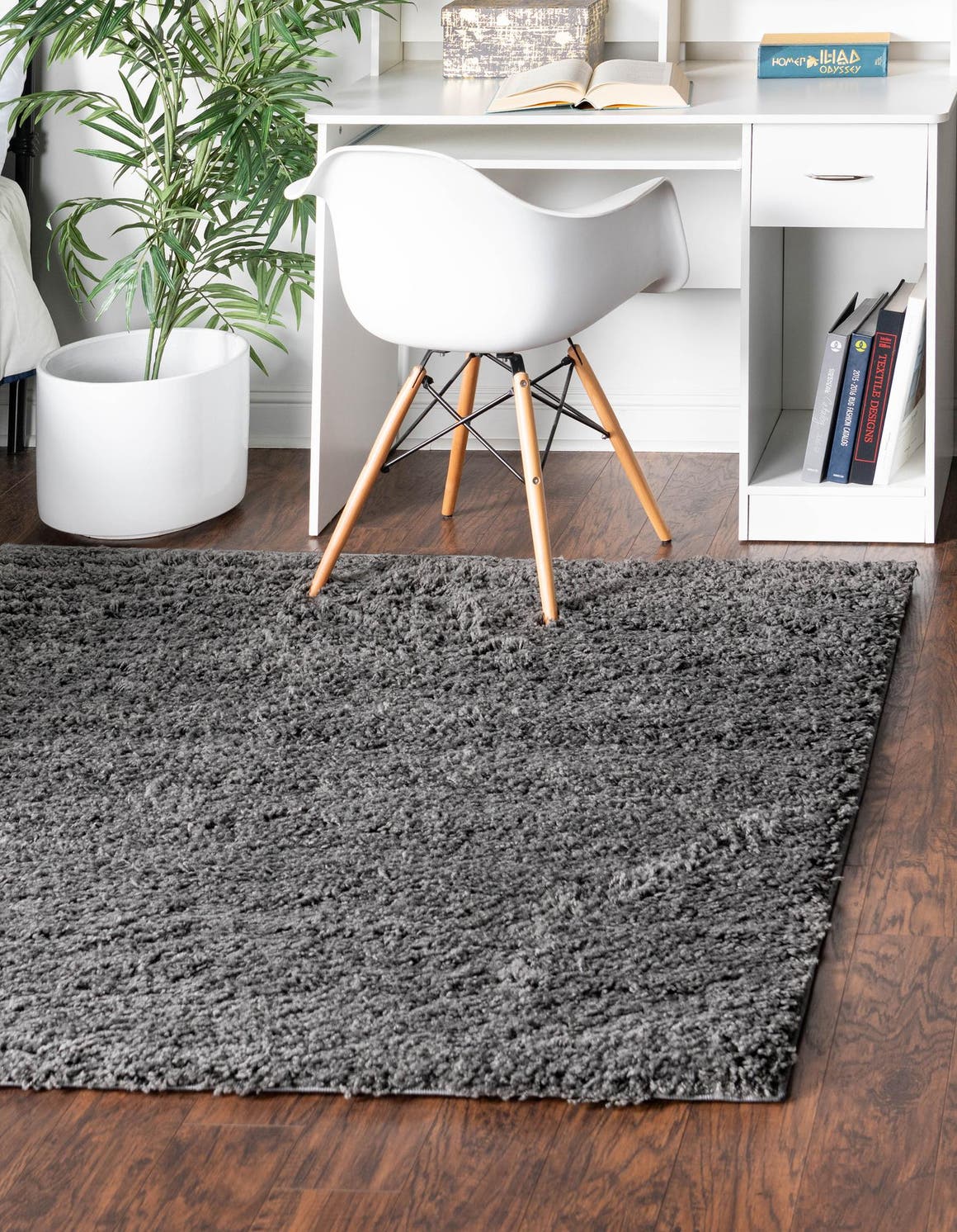 Quadratisch Hochflorteppich Everyday Shag in Dunkelgrau von Hadorn™ - Lifestyle Image