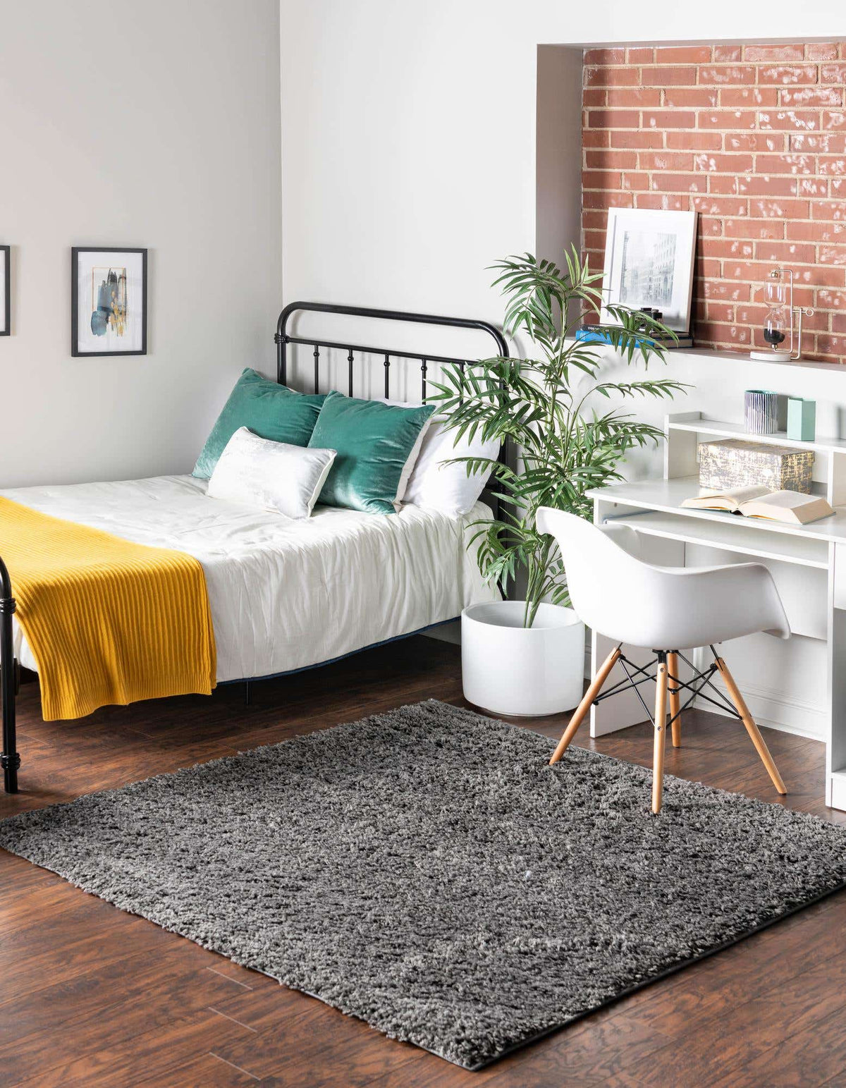 Quadratisch Hochflorteppich Everyday Shag in Dunkelgrau von Hadorn™ - Lifestyle Image