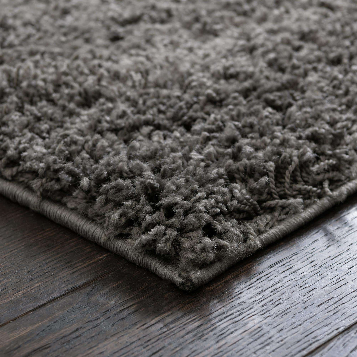Quadratisch Hochflorteppich Everyday Shag in Dunkelgrau von Hadorn™ - Lifestyle Image