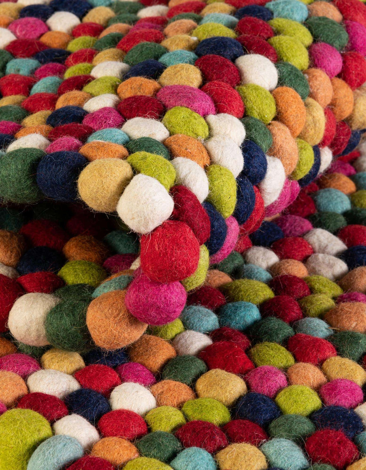 Wolle Teppich Felt Ball in Mehrfarbig von Hadorn™ - Lifestyle Image