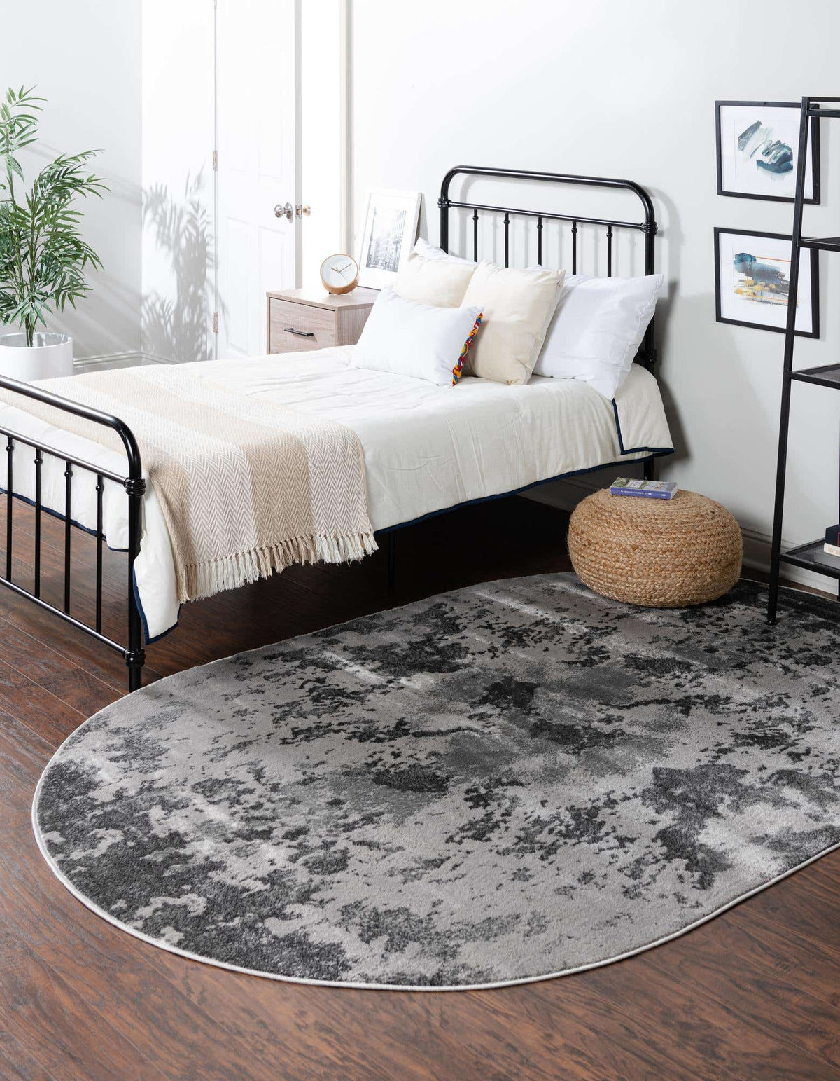 Oval Teppich Metropolis in Hellgrau von Hadorn™ - Lifestyle Image