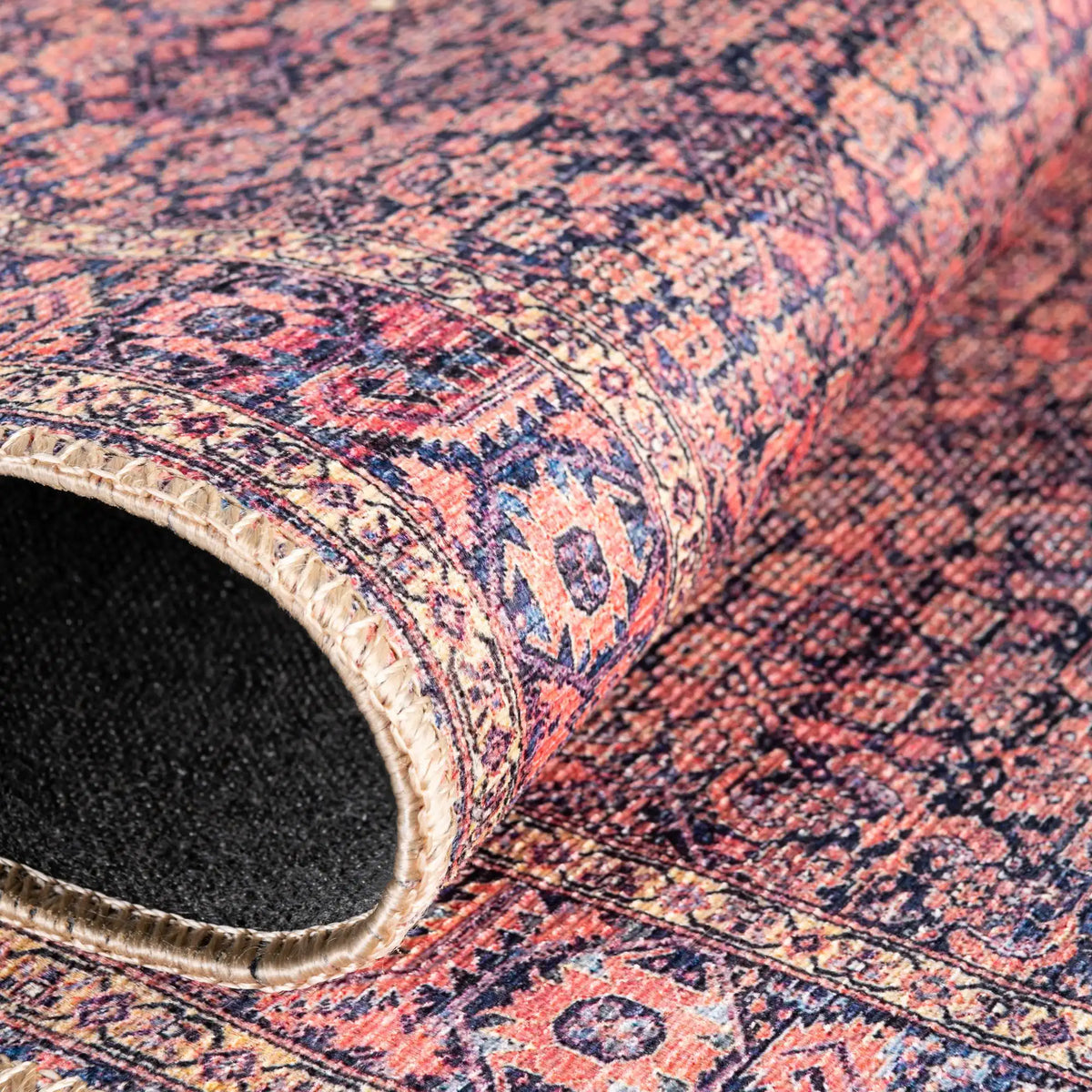 Quadratisch Teppich Timeless in Blau von Hadorn™ - Lifestyle Image