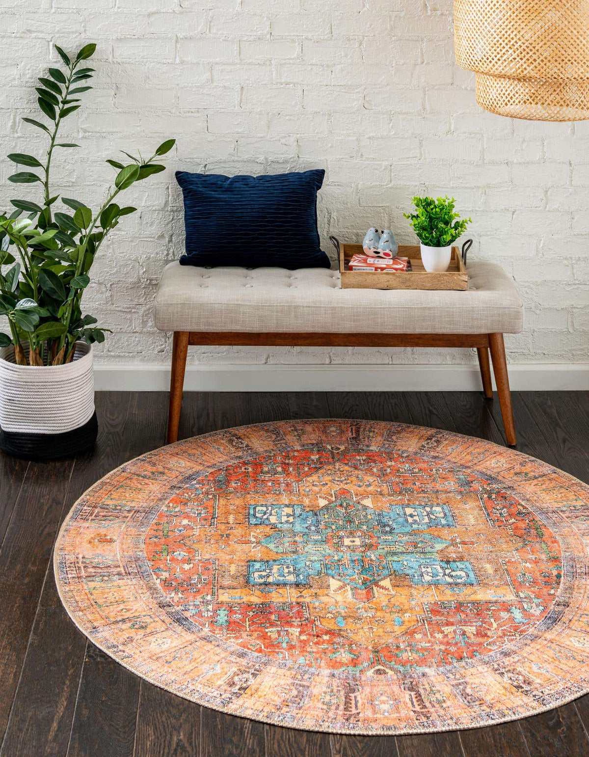 Rund Teppich Timeless in Rot von Hadorn™ - Lifestyle Image