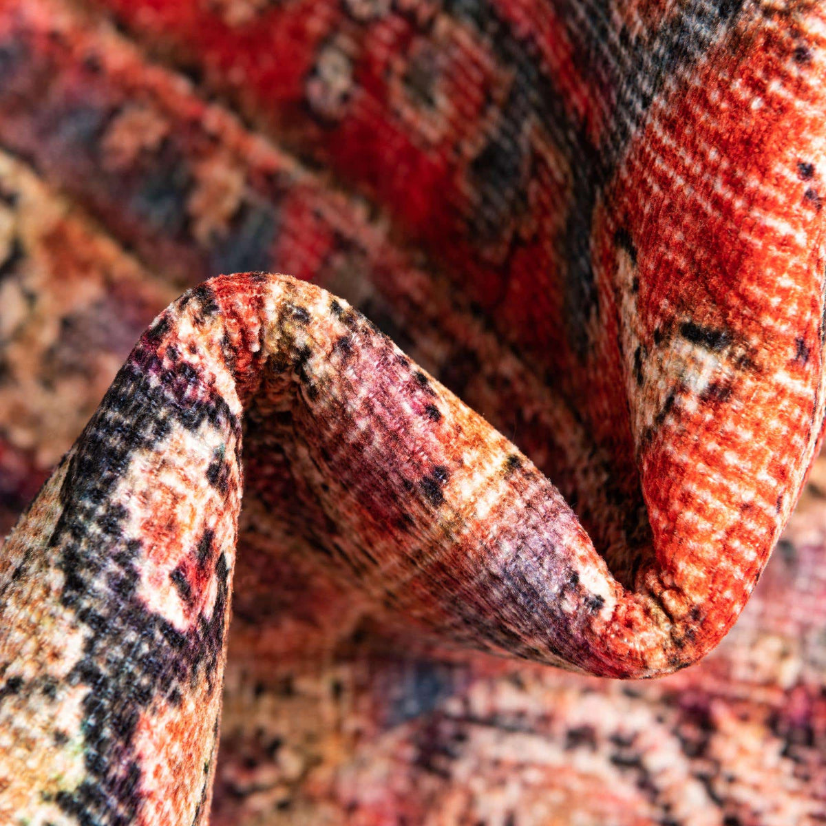 Rechteck Teppich Timeless in Rot von Hadorn™ - Lifestyle Image